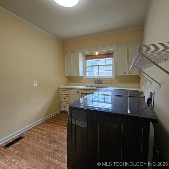 Building Photo - 2442 E 19th St