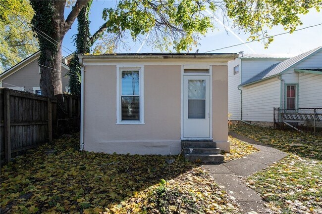 Building Photo - 243 Oak St