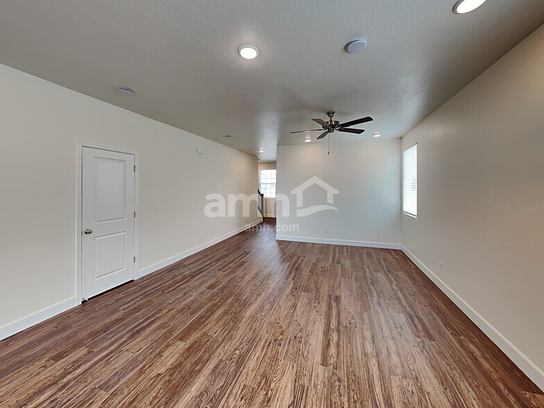 Building Photo - 3264 Fields Ave