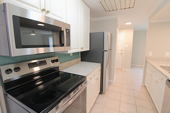 Building Photo - Charming 2 Bedroom, 1 Bath Home on Quiet C...
