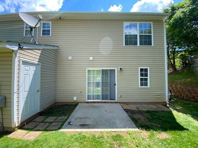 Building Photo - 3006 Kensington Pl
