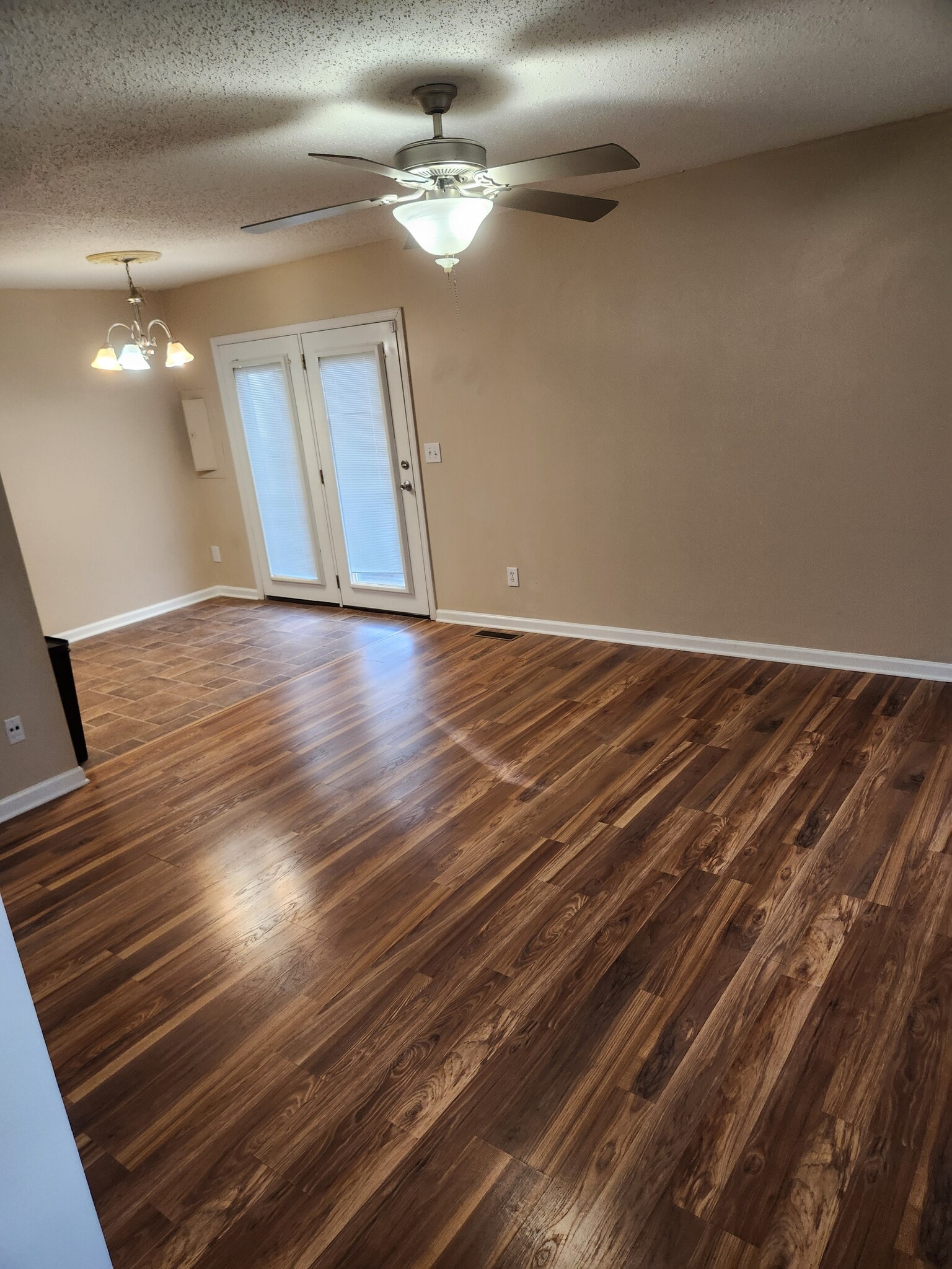 Building Photo - 529 Crest Dr SW