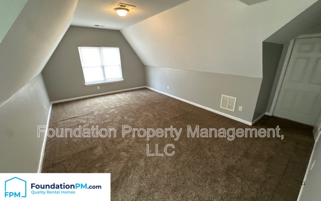 Building Photo - 9420 Grove Rd