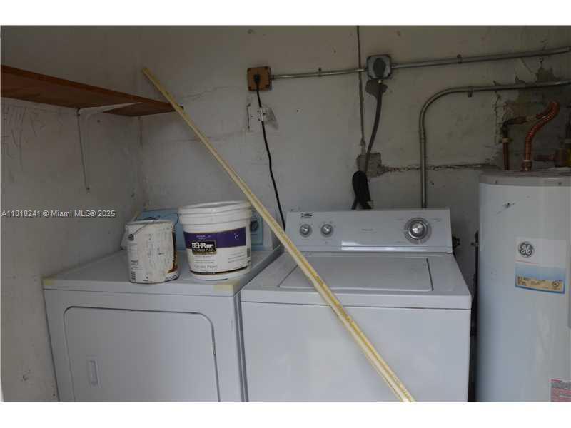 Building Photo - 5720 SW 36th Ct