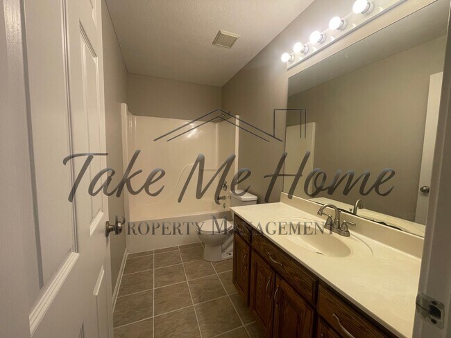 Building Photo - 4 Bedroom in Willard School District!