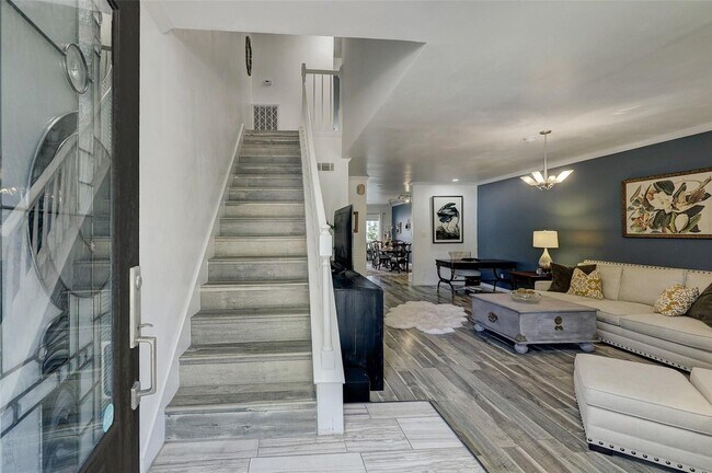 Building Photo - 9619 Doliver Dr