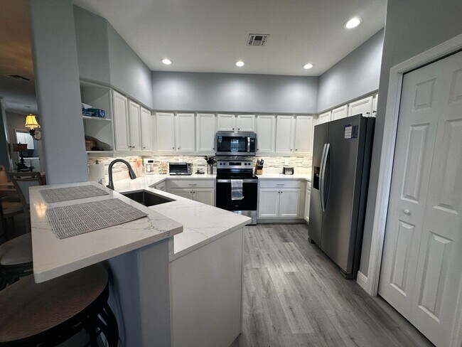 Building Photo - 9240 Bayberry Bend