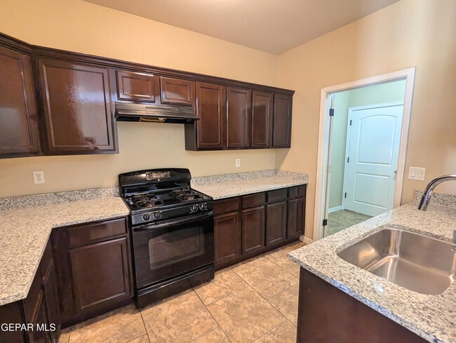 Building Photo - 1001 Half Moon Pass