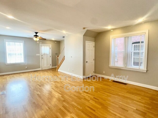 Building Photo - 2145 Victor St