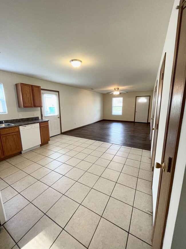 Building Photo - 2 Bed | 1.5 Bath | Duplex