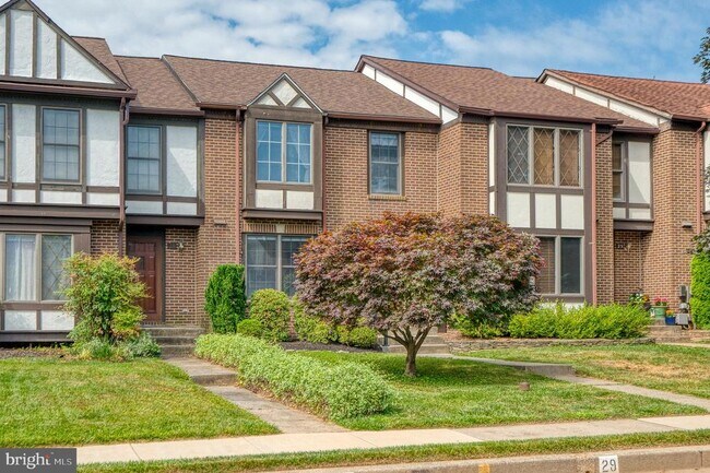Building Photo - 27 Faraday Dr