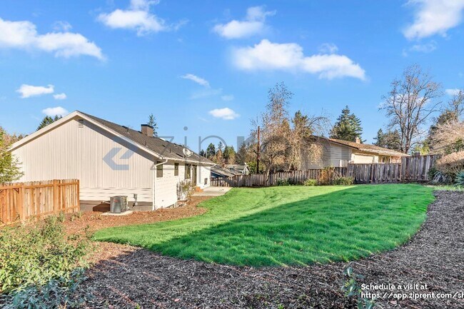 Building Photo - 7640 SW Whitford Dr