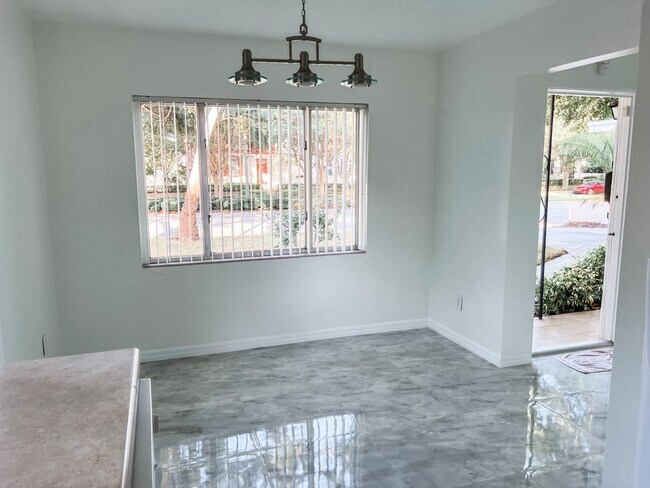 Building Photo - Wonderful 3/1 Home In Audubon Park! Must See!