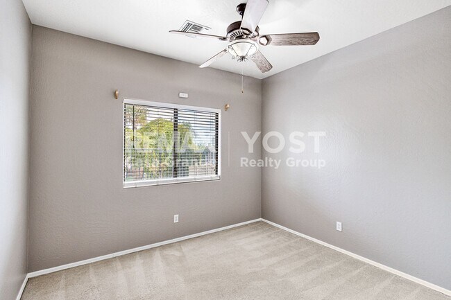 Building Photo - Cozy home on large lot with pool and Solar!