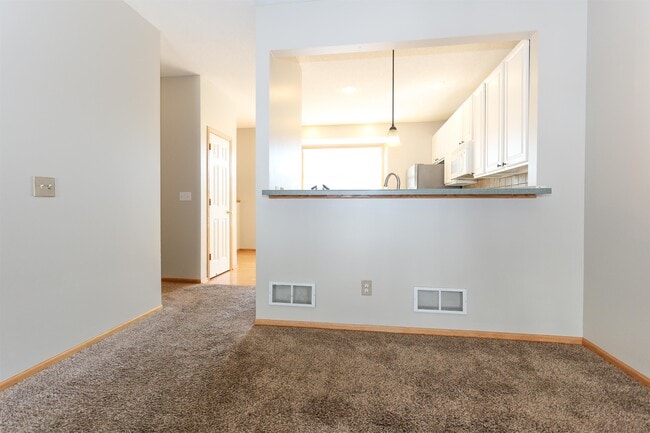 Building Photo - 8033 Stratford Cir S