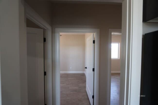 Building Photo - 397 W Willow Dr