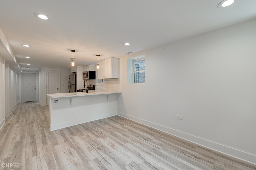 Building Photo - 4113 N Ashland Ave