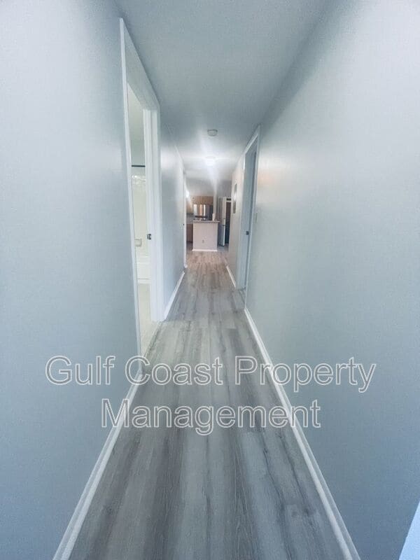 Building Photo - 6492 Royal Woods Dr