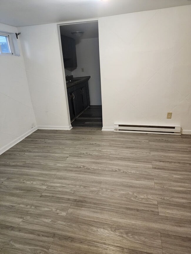 Building Photo - Apartment Unit with Appliances