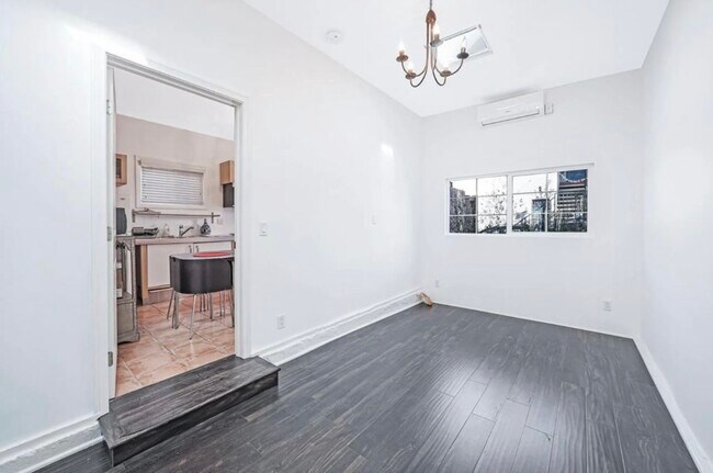 Building Photo - 1611 Talmadge St