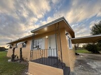Building Photo - 416 Sun Ct
