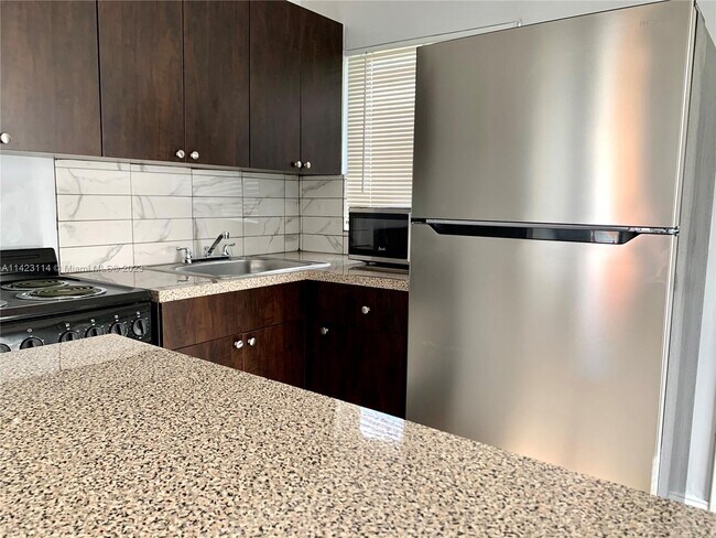 Building Photo - 2316 Madison St