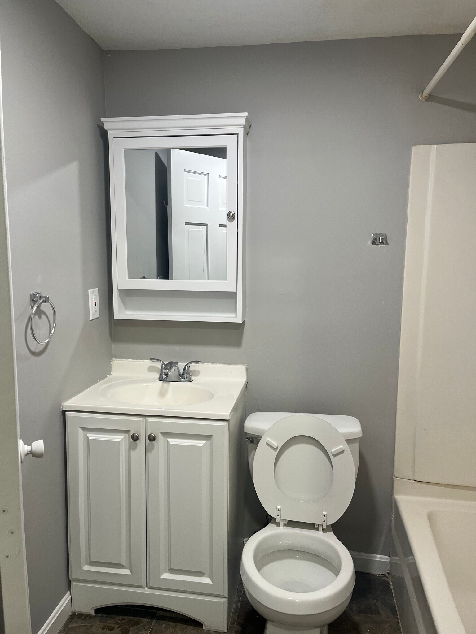 Building Photo - 10 Wakefield Ave