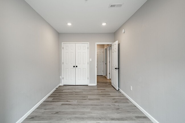 Building Photo - 235 E Market St