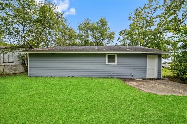 Building Photo - 2705 Hughes Rd