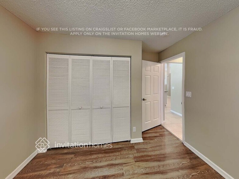 Building Photo - 102 Royal Ct