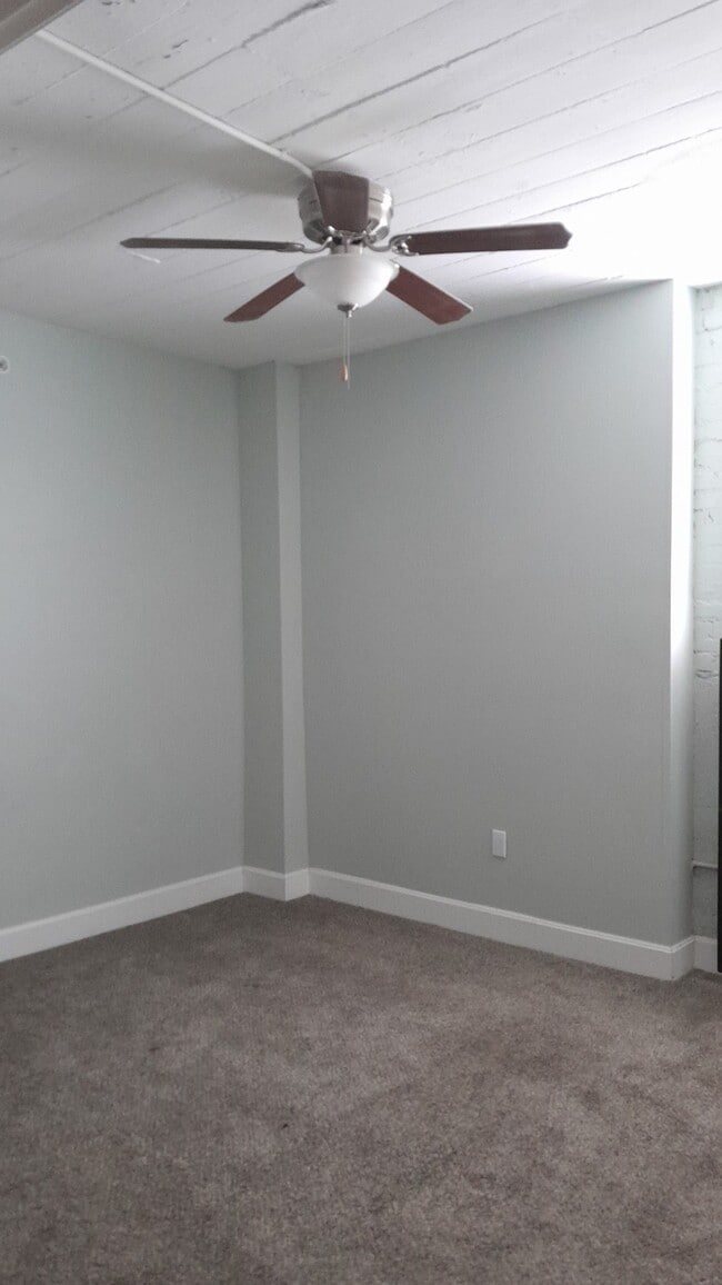 1 or 2 bed apt bedroom - Harrison Court Apartments