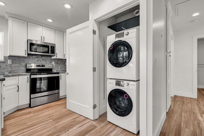 Building Photo - Experience residential luxury living only 2 blocks from the heart of downtown Livermore!!