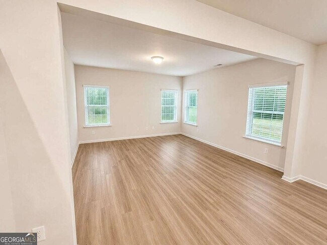 Building Photo - 3 Longbrooke Dr SE