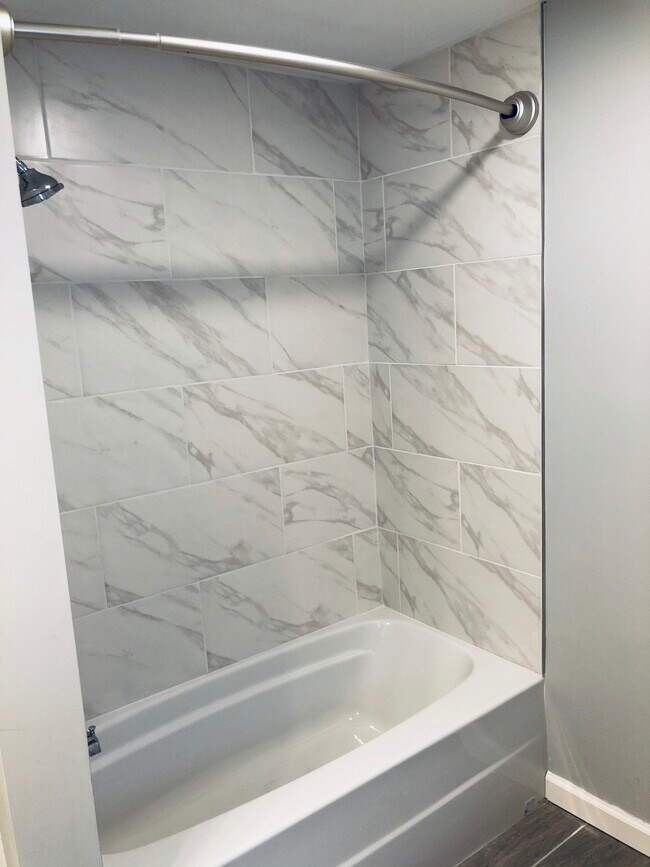 Building Photo - 2416 W 10th St