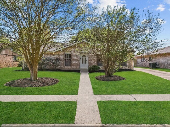 Building Photo - 11322 Sagewillow Ln