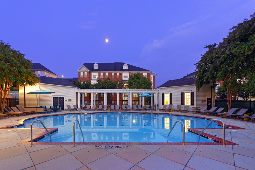 Courtyard with swimming pool, sundeck with lounge seating - Avalon at Arlington Square