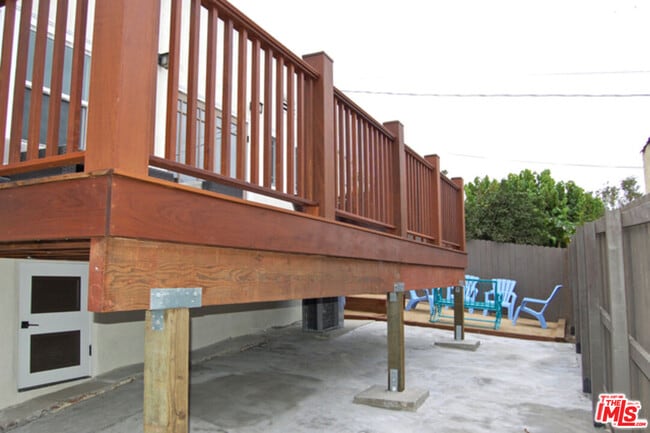 Building Photo - 1130 Laveta Terrace