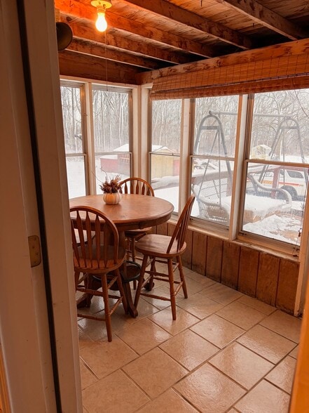 Building Photo - 2644 E Sherman Hollow Rd