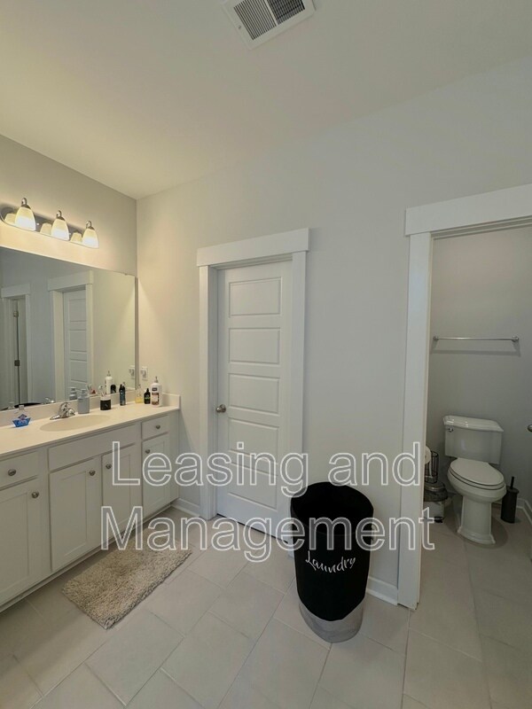 Building Photo - 125 Trumpet Vine Dr