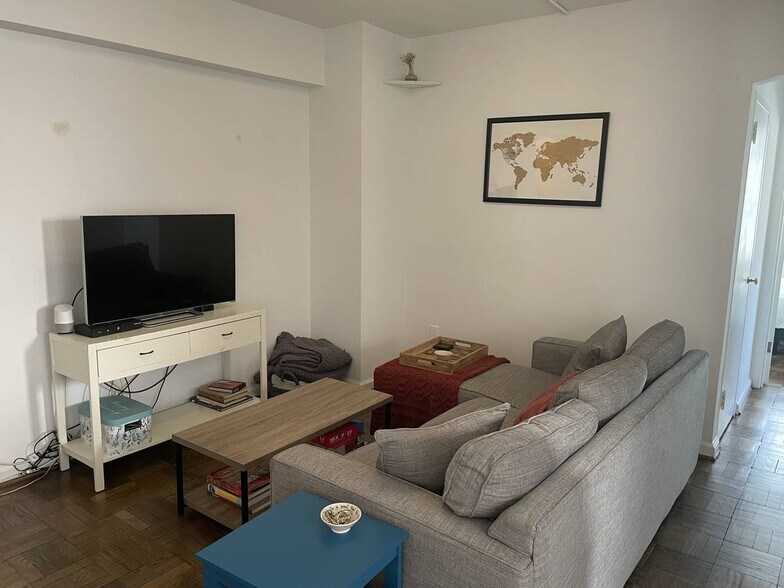 Living Room - 1 Scott Circle Northwest