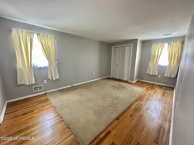 Building Photo - 382 W Park Ave