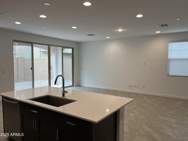 Building Photo - 663 S Beebe St