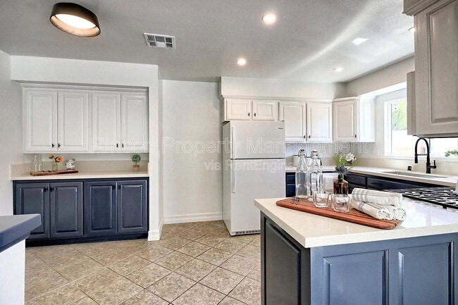 Building Photo - 2585 Warbler Ave