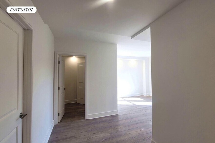 Building Photo - 45 W 81st St