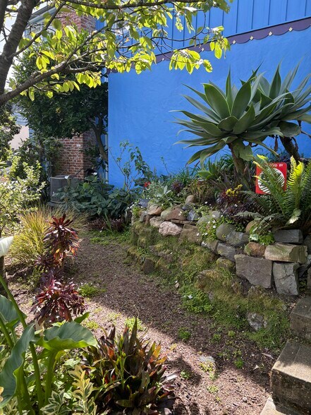 Building Photo - 1703 Funston Ave