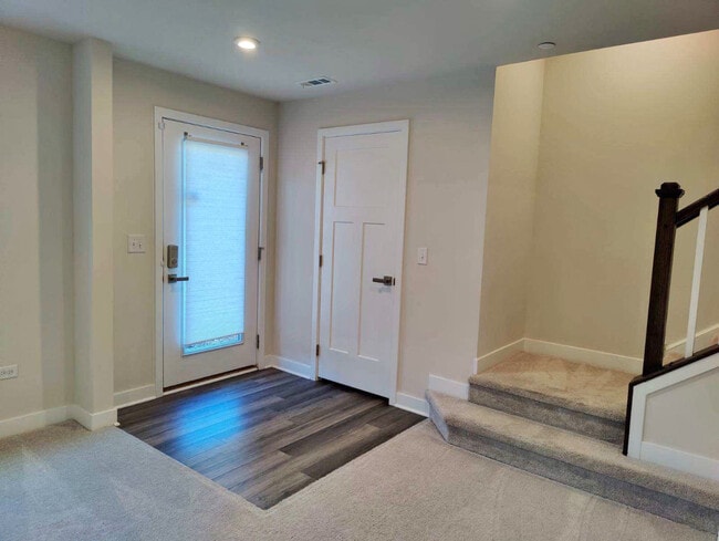 Building Photo - 319 Elm Ct.