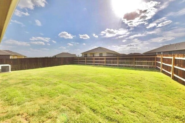 Building Photo - 16829 Aventura Ave