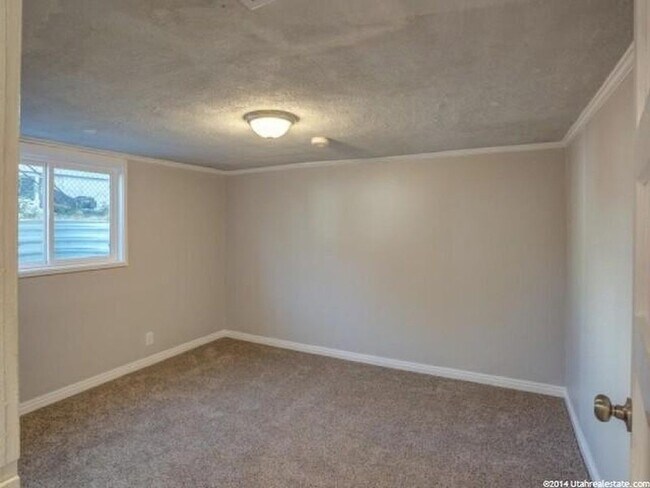 Building Photo - 705 500 N