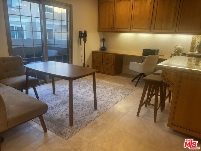Building Photo - 7825 Seaglen Dr