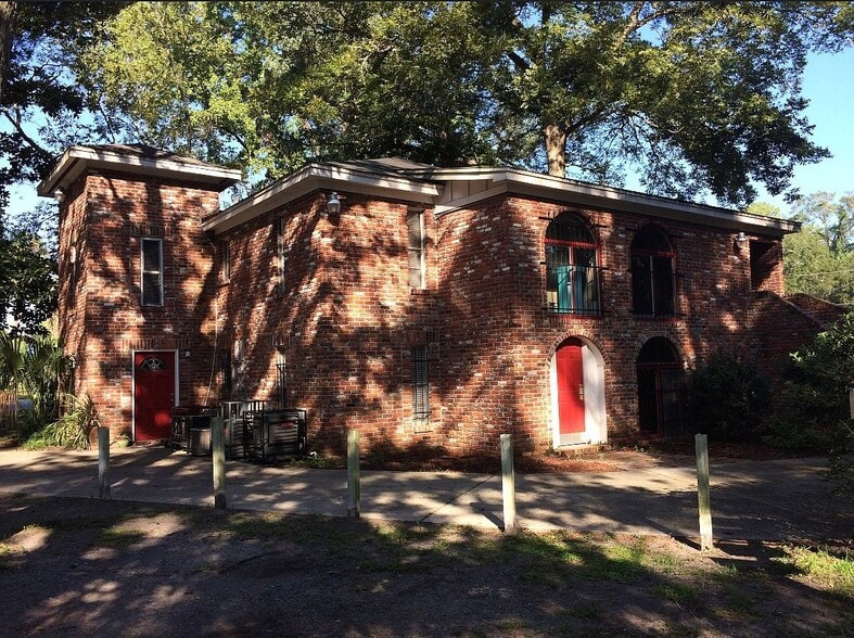 Building Photo - 2325 Spring Park Rd